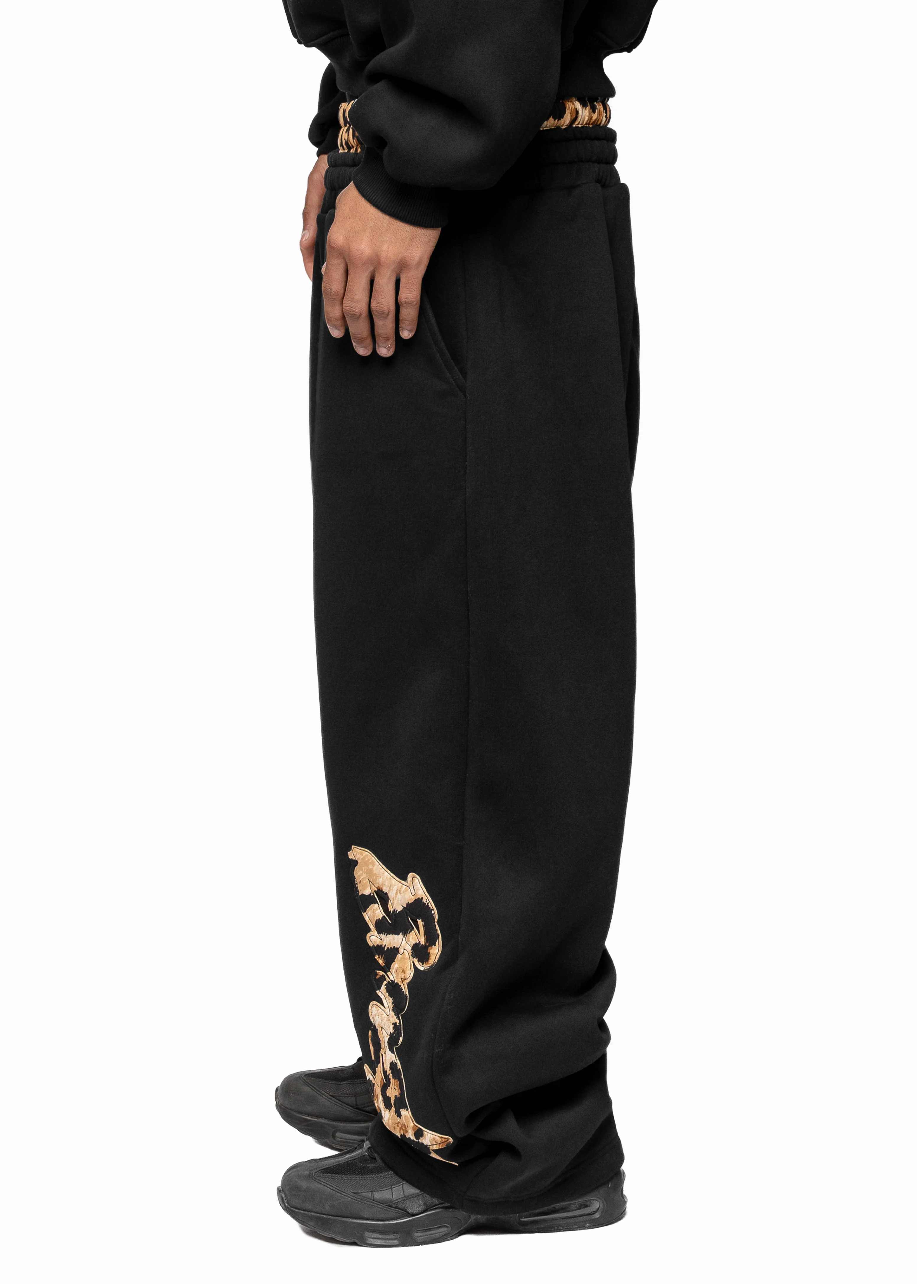 BMS LEO BLACK SWEATPANTS - Image 2