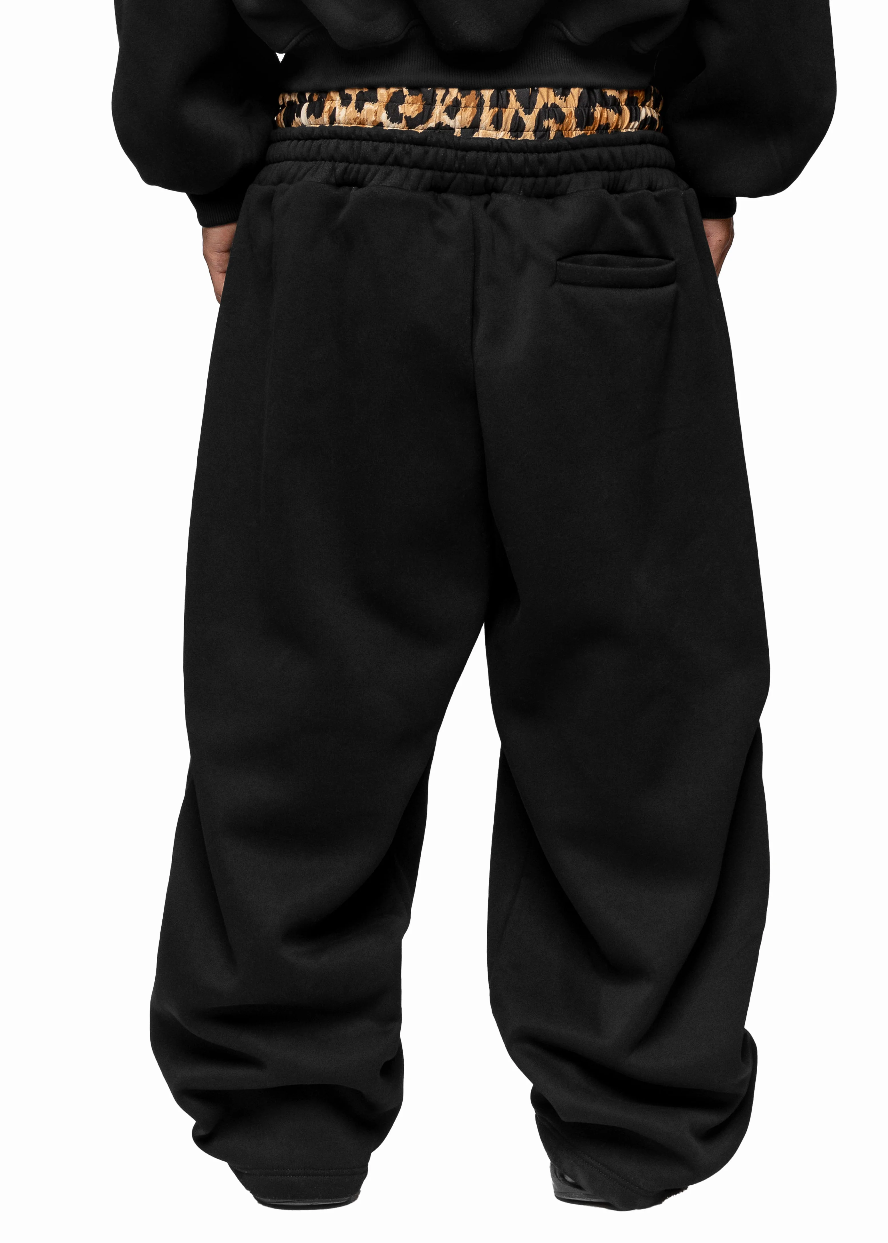 BMS LEO BLACK SWEATPANTS - Image 3