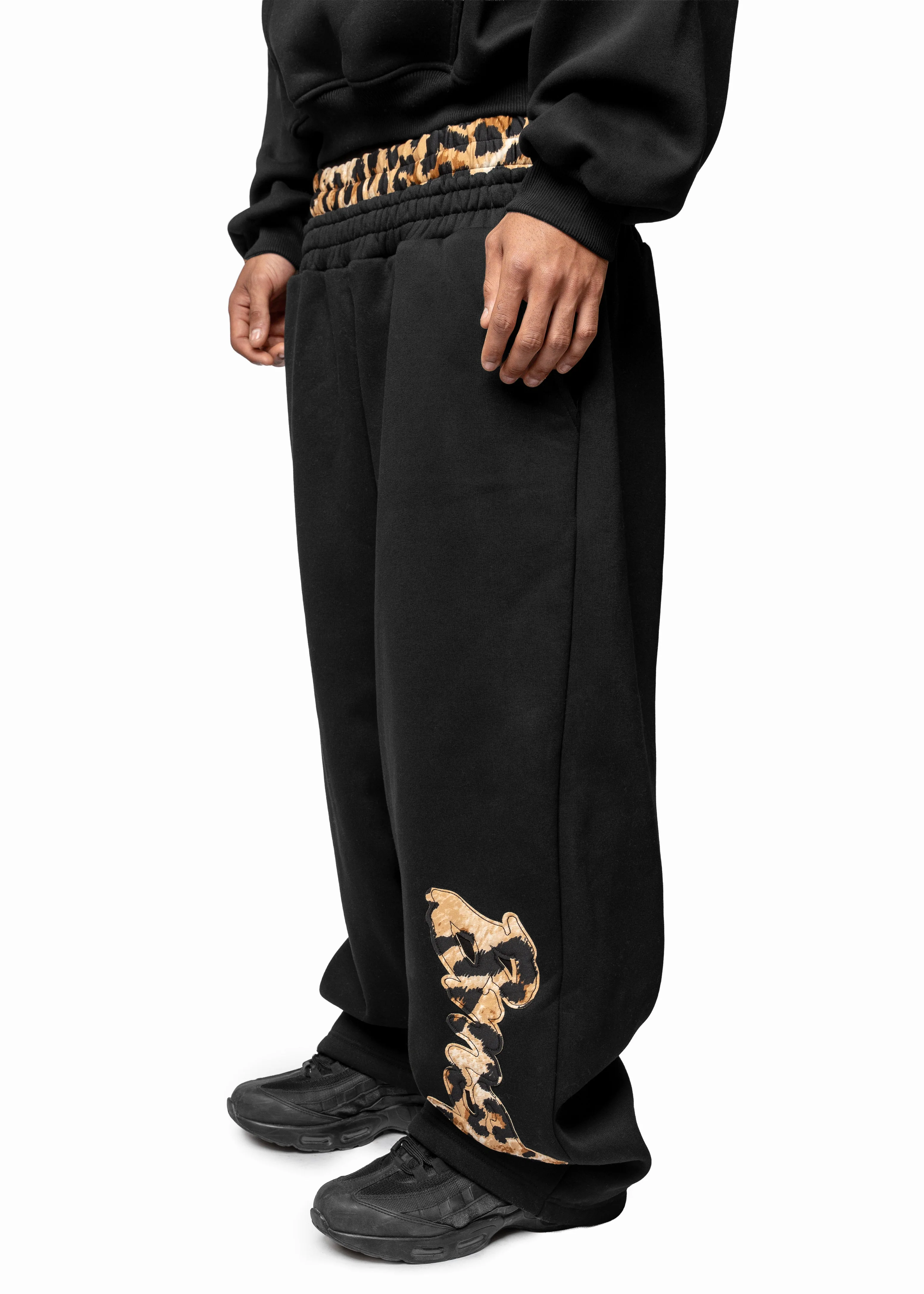 BMS LEO BLACK SWEATPANTS - Image 4