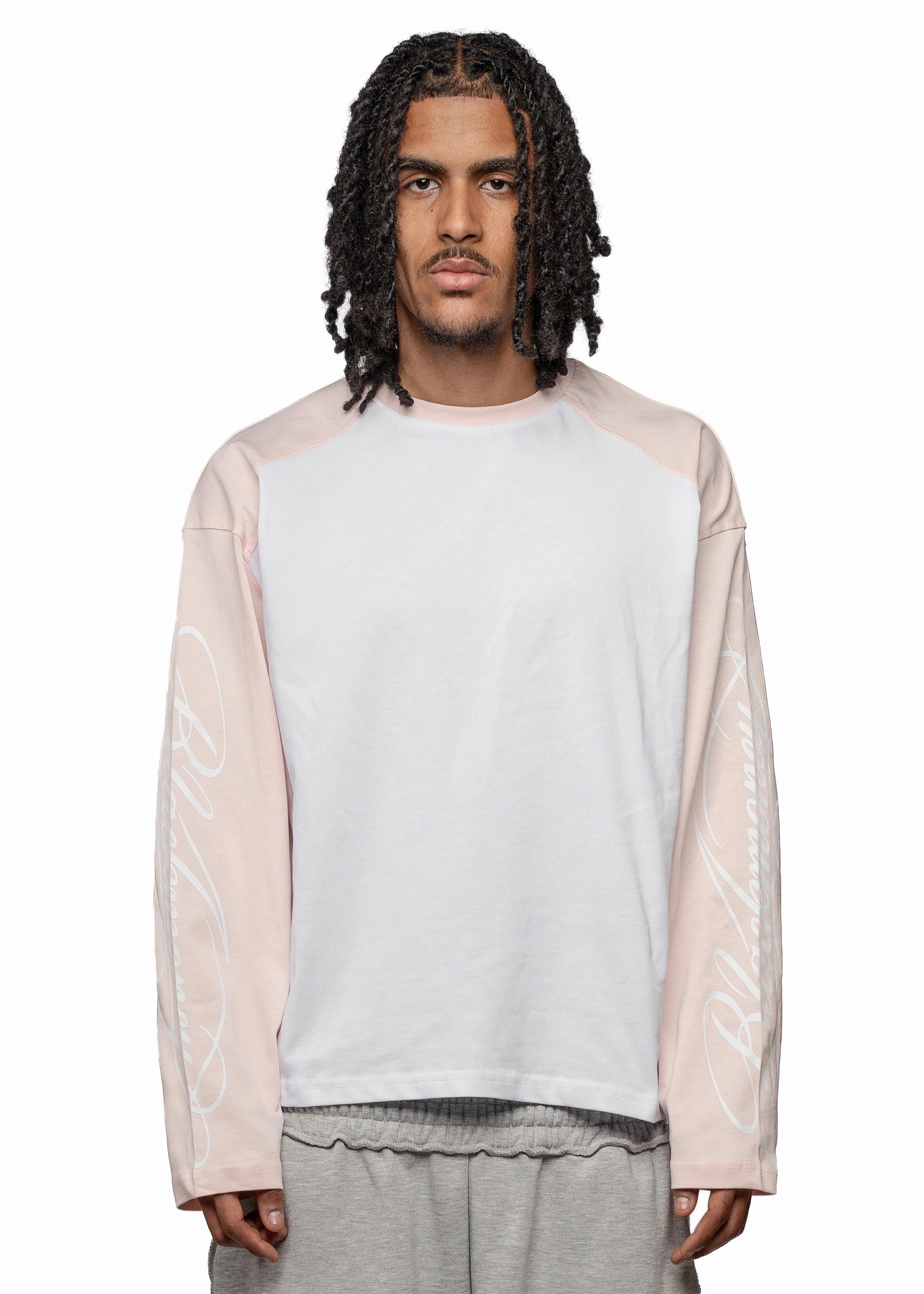 SCRIPT RAGLAN LONGSLEEVE - BABY PINK