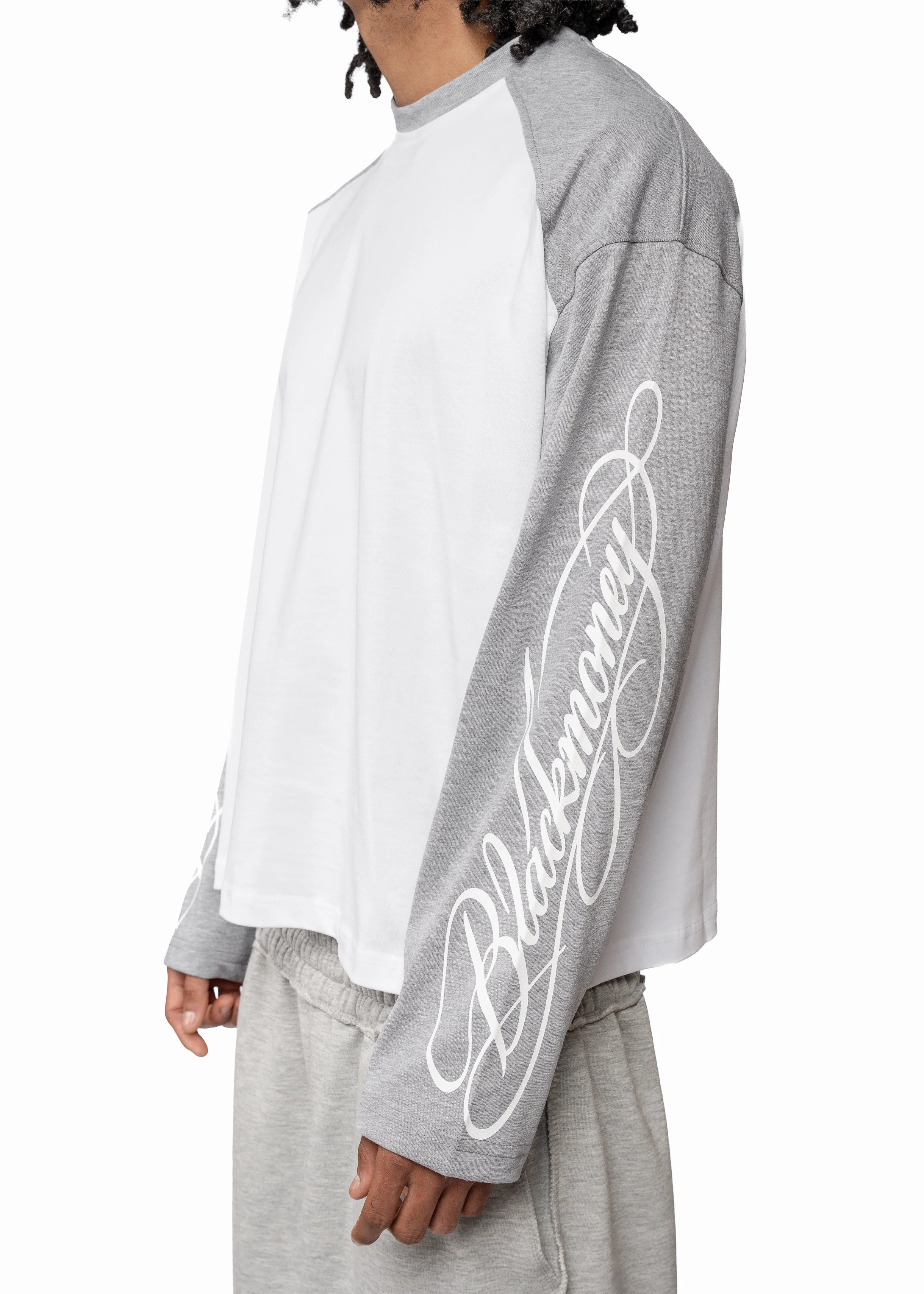 SCRIPT RAGLAN LONGSLEEVE - GREY - Image 4